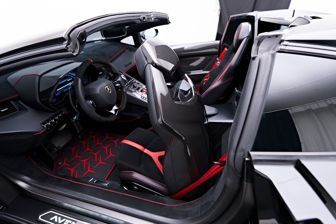 2021 Lamborghini Aventador SVJ