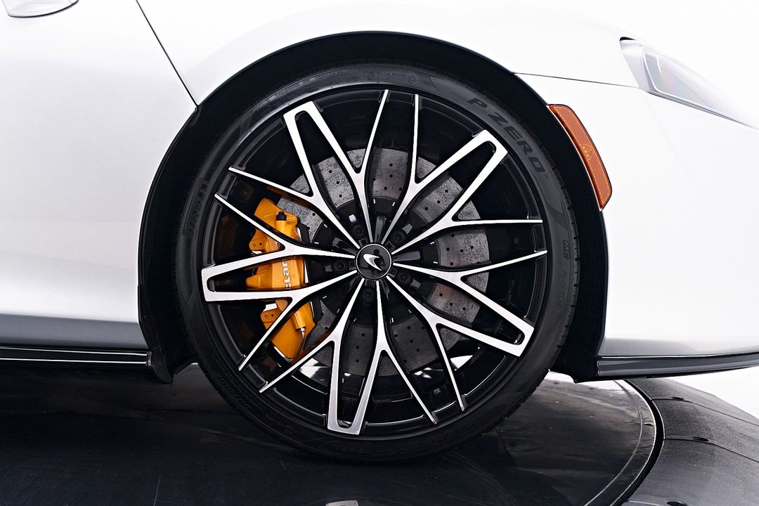 2023 McLaren GT