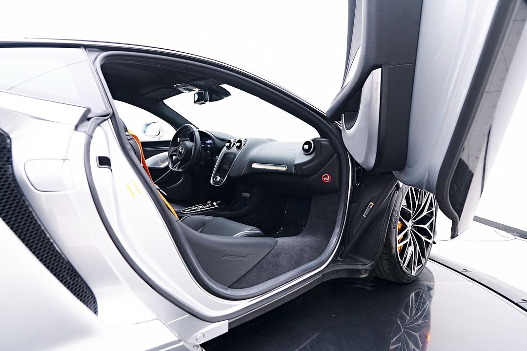 2023 McLaren GT