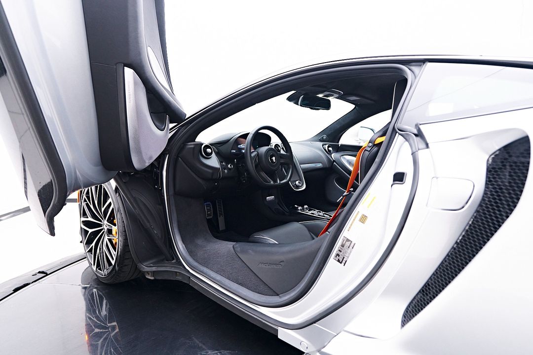 2023 McLaren GT