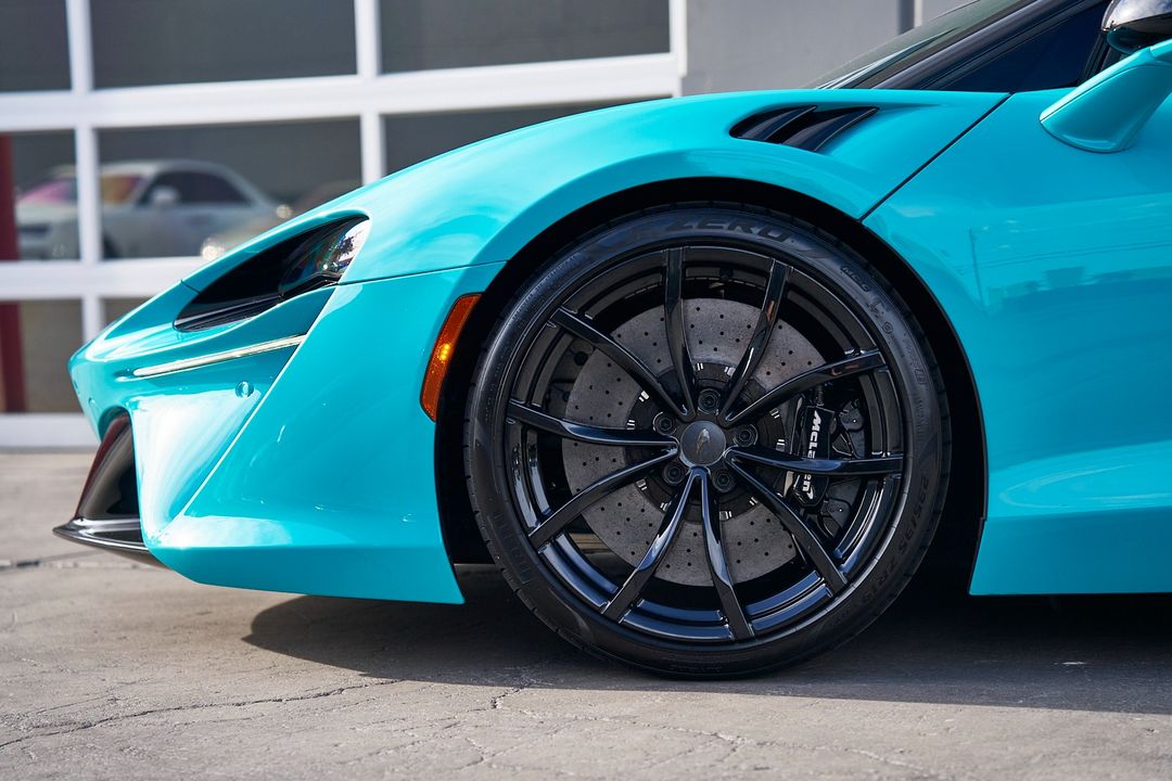 2025 McLaren Artura