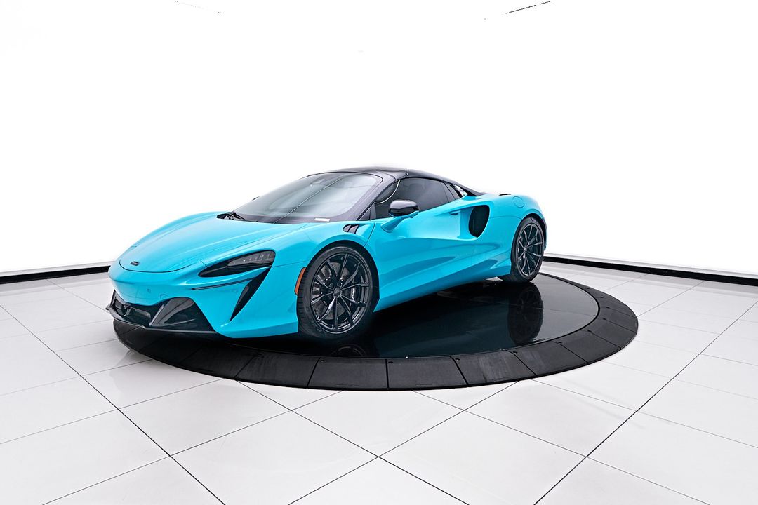 2025 McLaren Artura