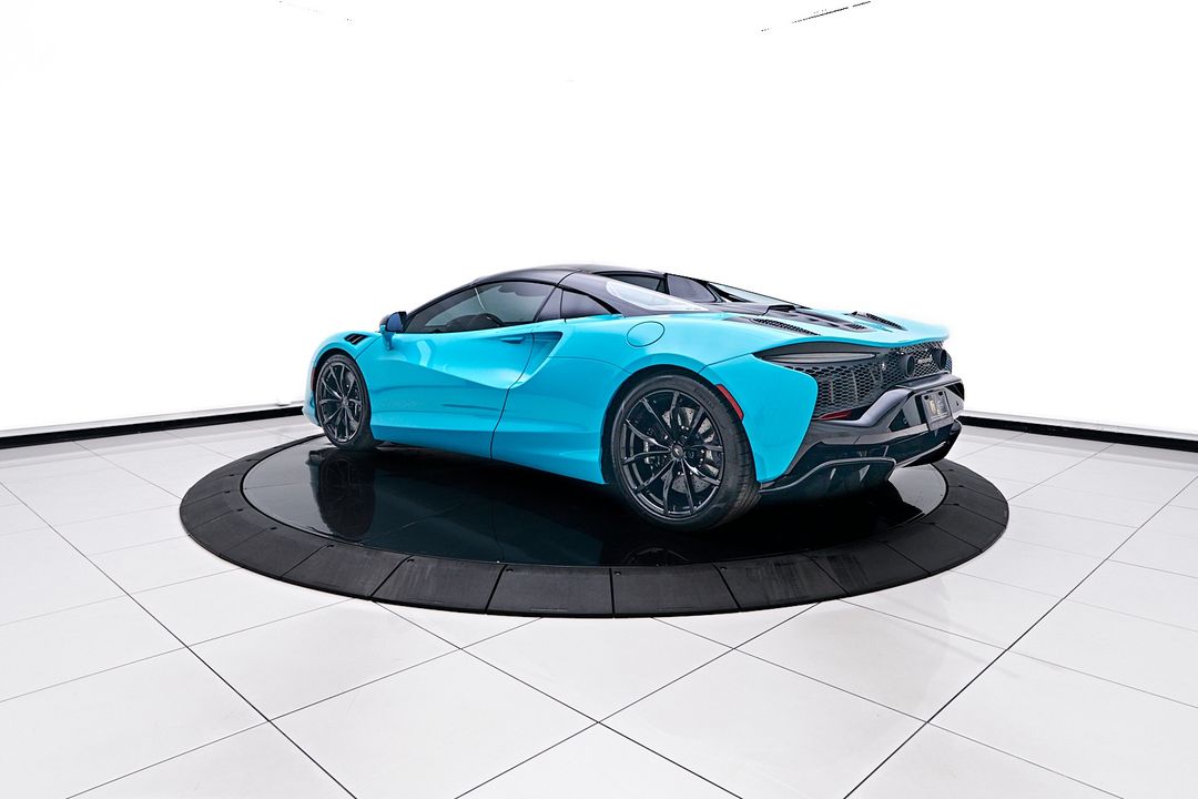 2025 McLaren Artura