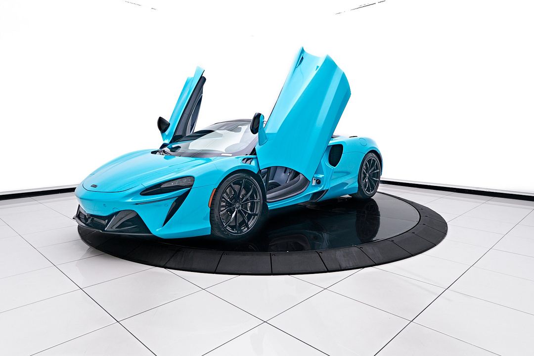 2025 McLaren Artura