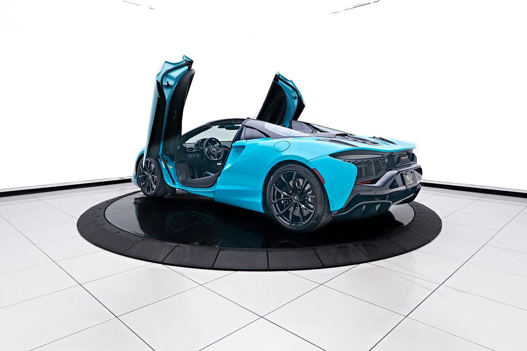 2025 McLaren Artura