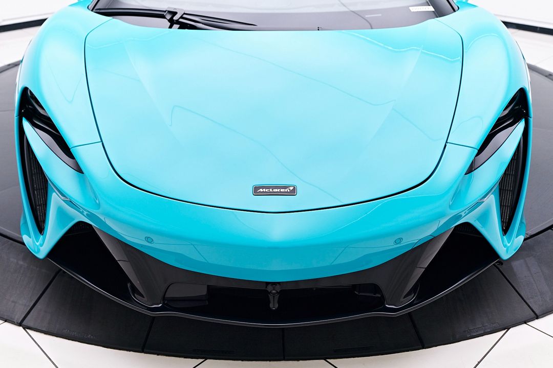 2025 McLaren Artura