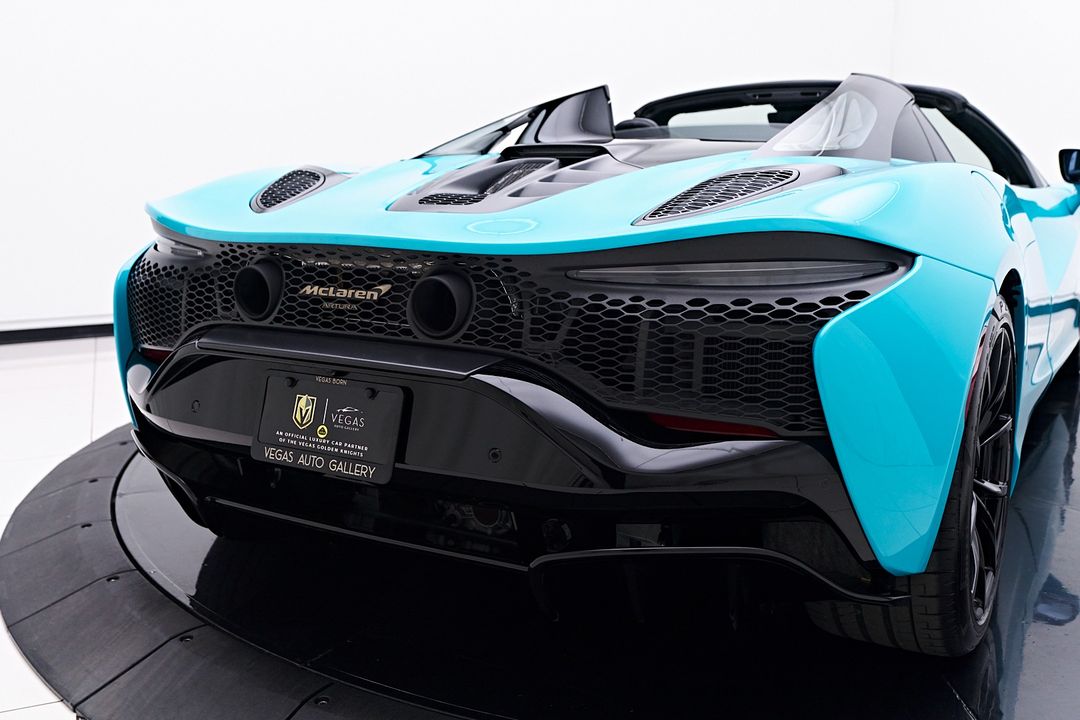 2025 McLaren Artura