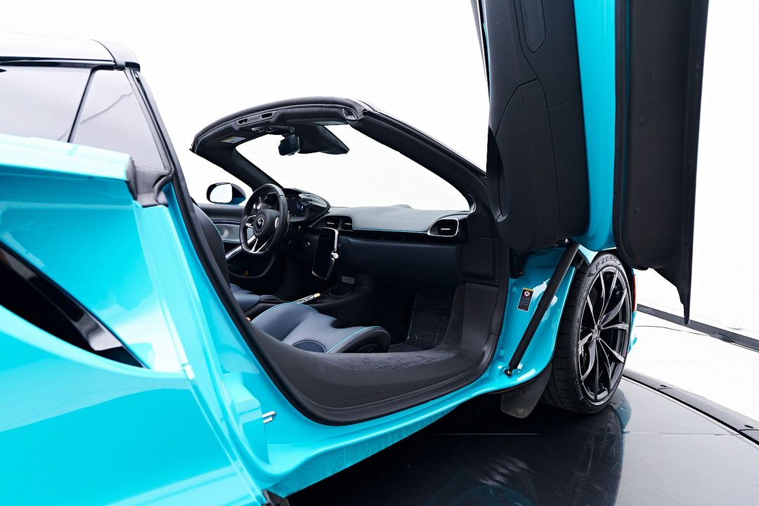 2025 McLaren Artura