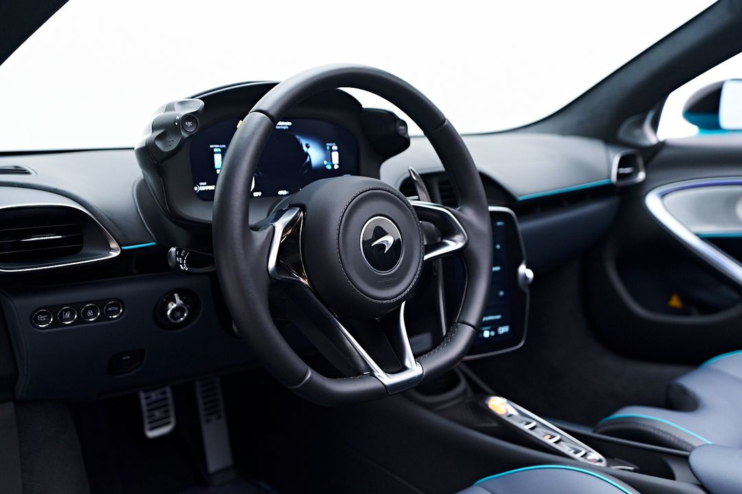 2025 McLaren Artura
