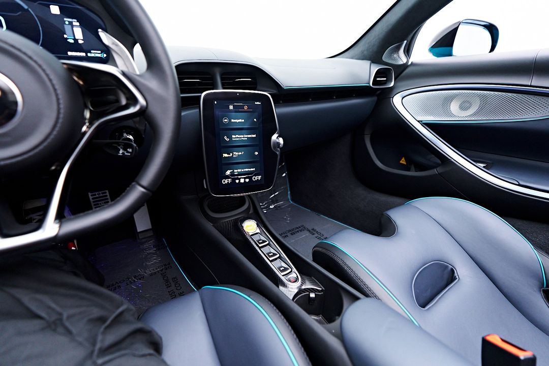 2025 McLaren Artura