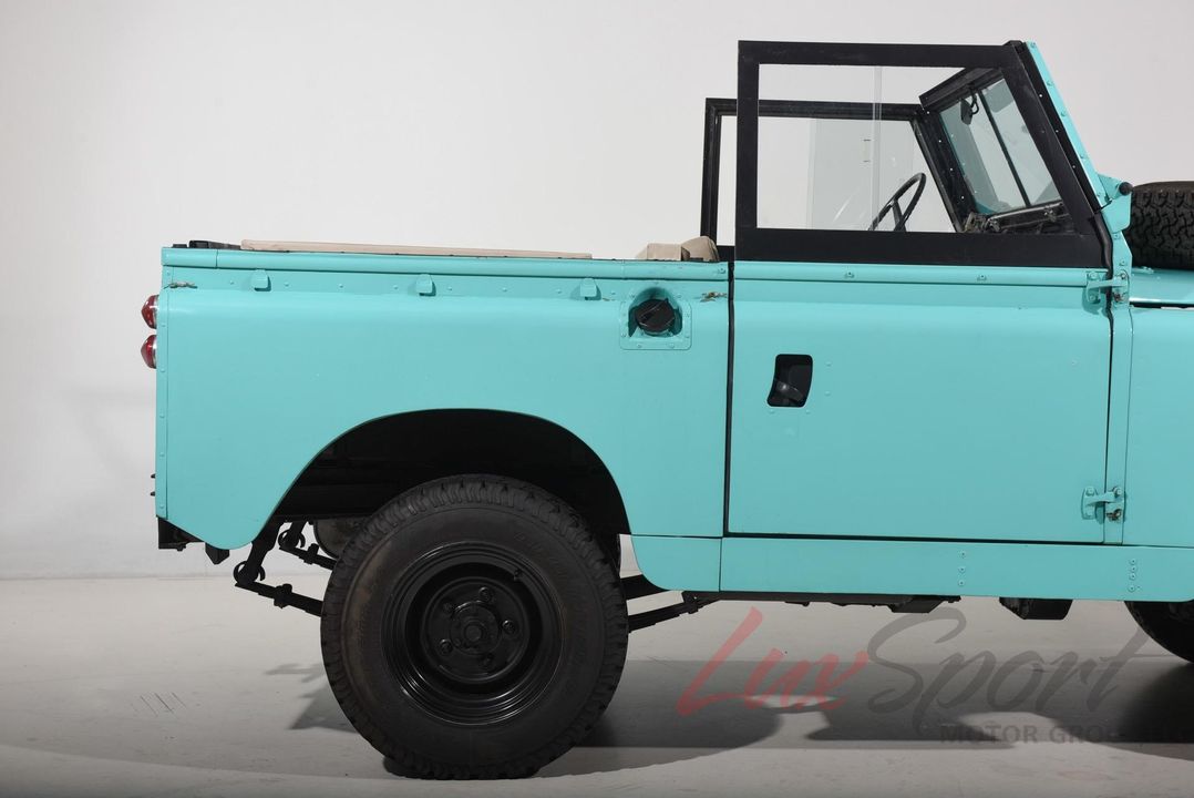 1967 Land Rover Safari