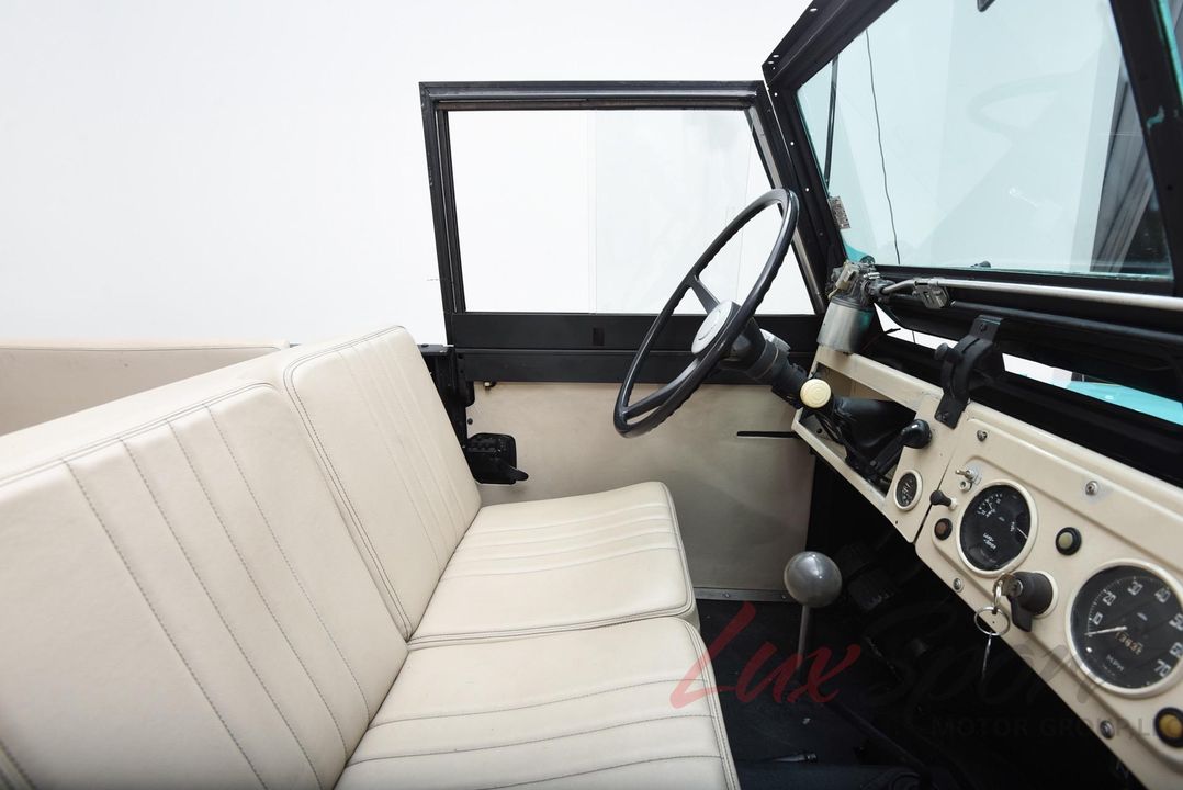 1967 Land Rover Safari