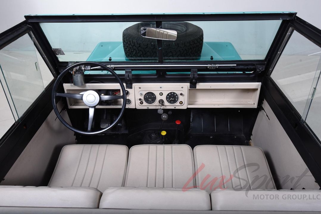 1967 Land Rover Safari