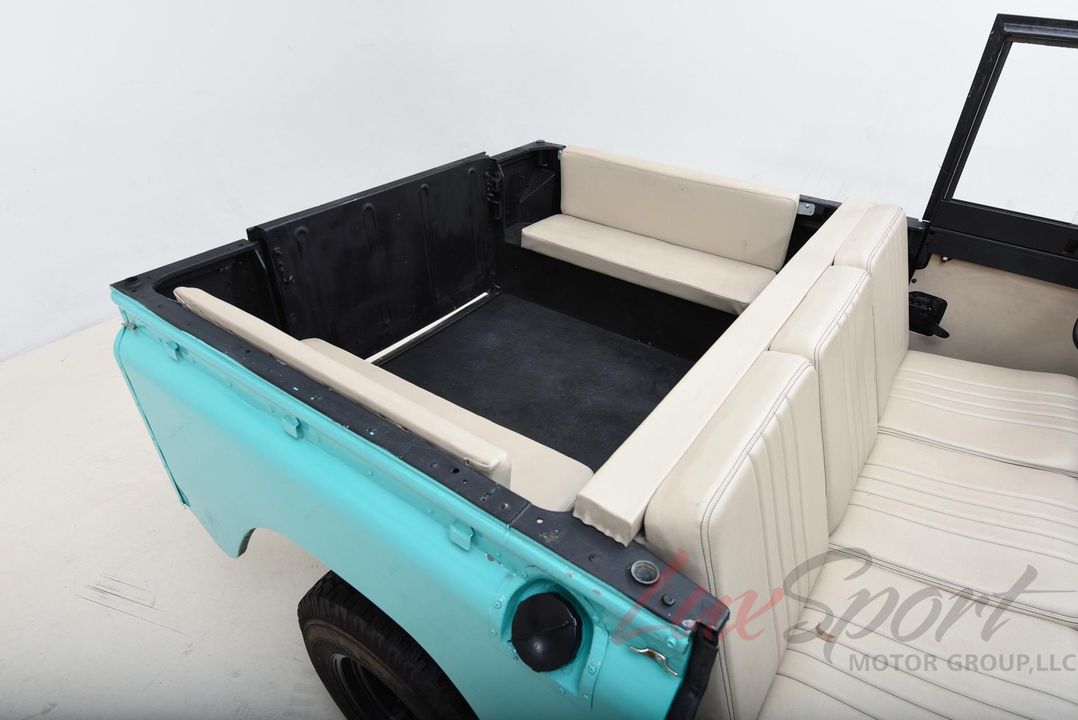 1967 Land Rover Safari