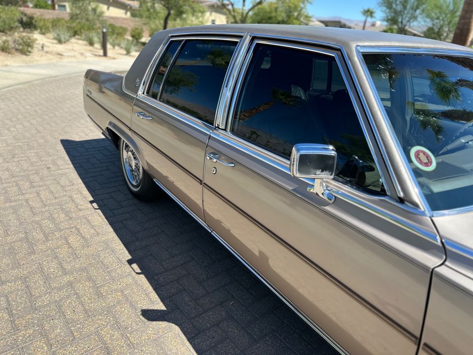 1986 Cadillac Fleetwood Brougham 5.0