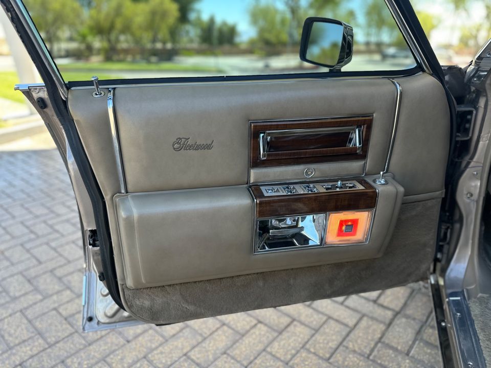 1986 Cadillac Fleetwood Brougham 5.0