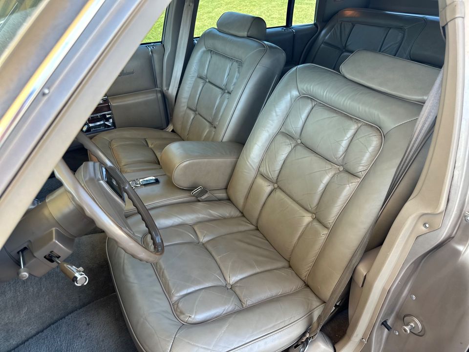 1986 Cadillac Fleetwood Brougham 5.0