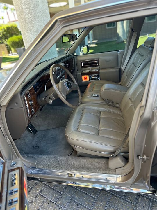 1986 Cadillac Fleetwood Brougham 5.0