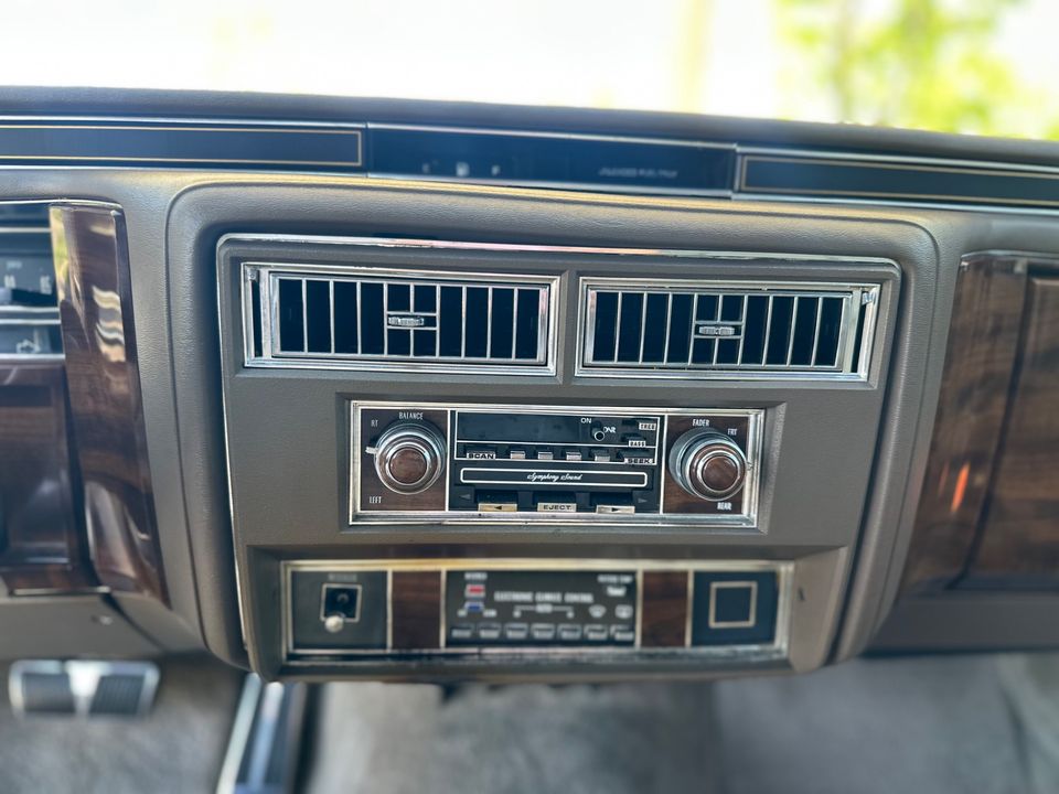 1986 Cadillac Fleetwood Brougham 5.0