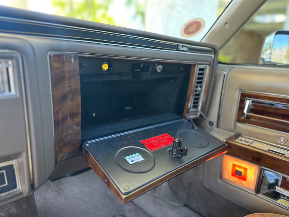 1986 Cadillac Fleetwood Brougham 5.0