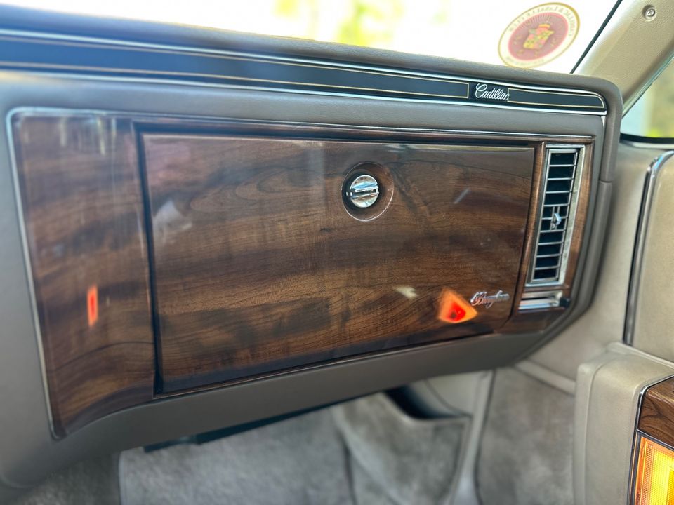 1986 Cadillac Fleetwood Brougham 5.0