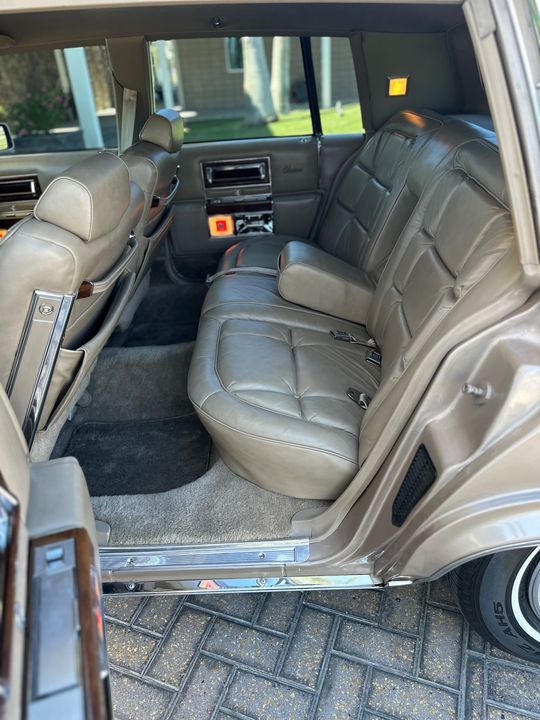 1986 Cadillac Fleetwood Brougham 5.0