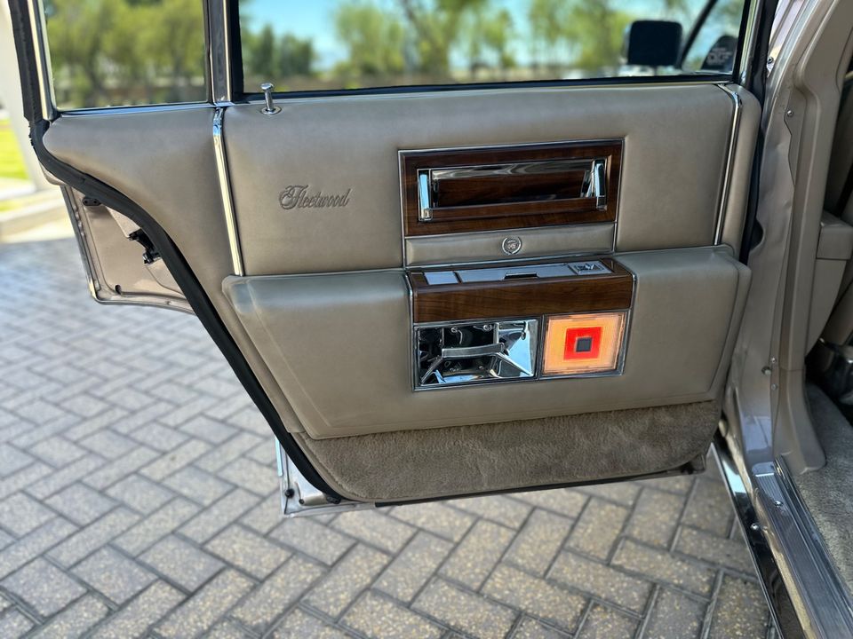 1986 Cadillac Fleetwood Brougham 5.0