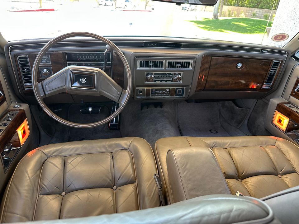 1986 Cadillac Fleetwood Brougham 5.0
