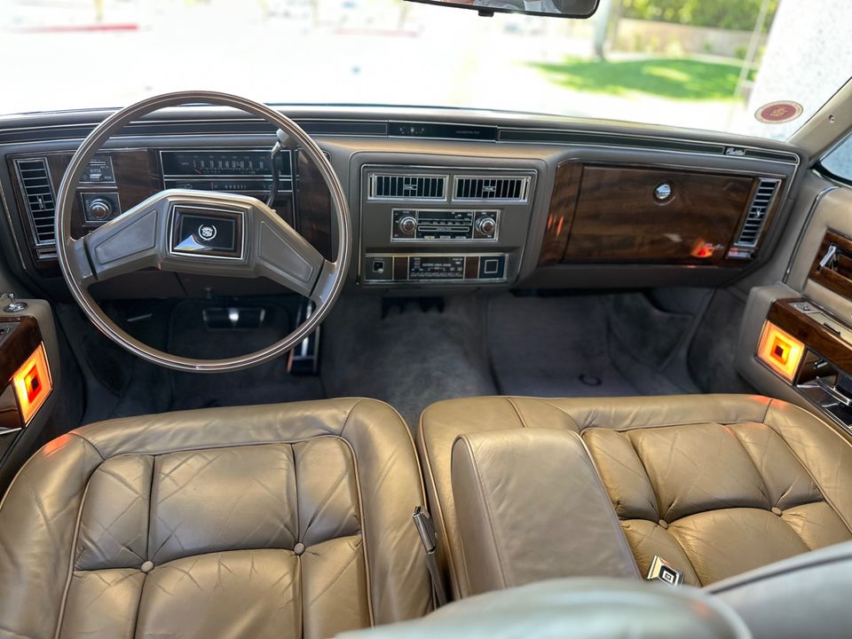 1986 Cadillac Fleetwood Brougham 5.0