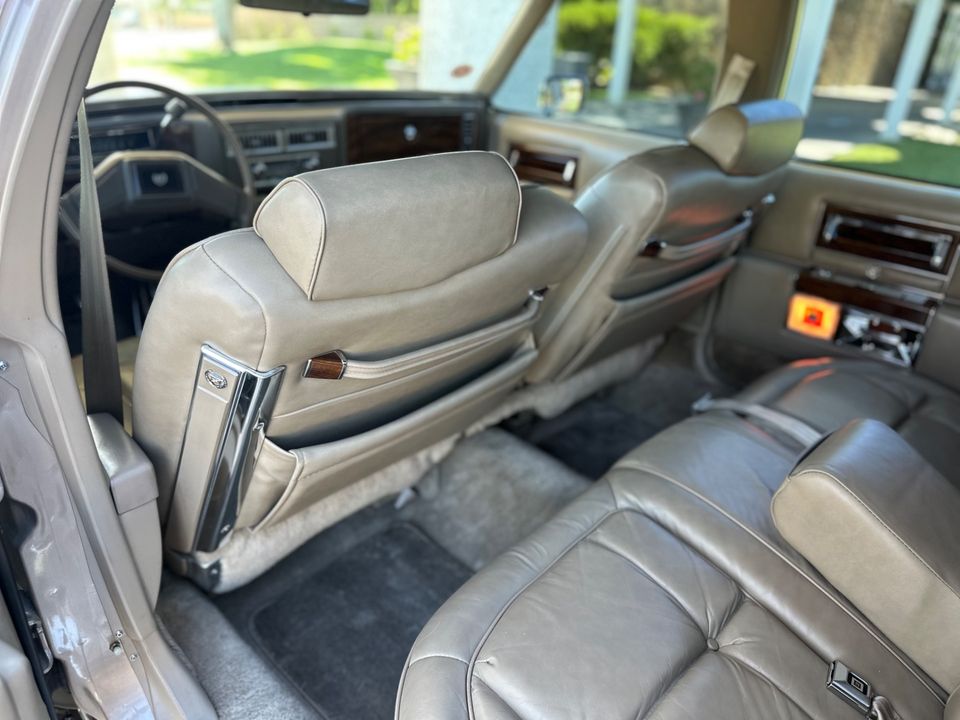1986 Cadillac Fleetwood Brougham 5.0