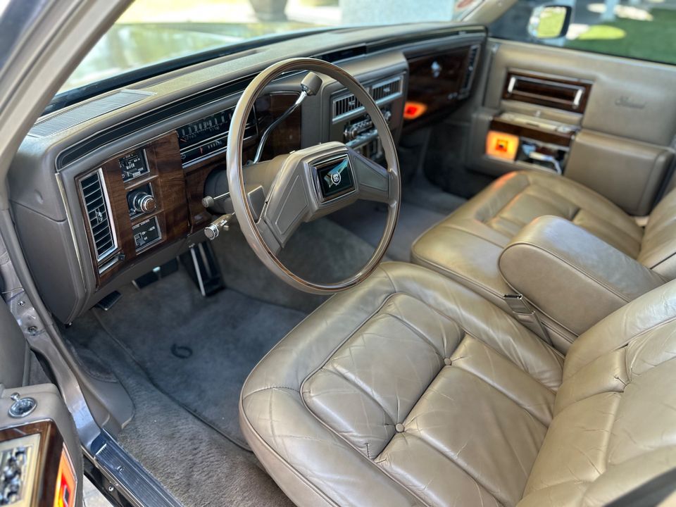 1986 Cadillac Fleetwood Brougham 5.0