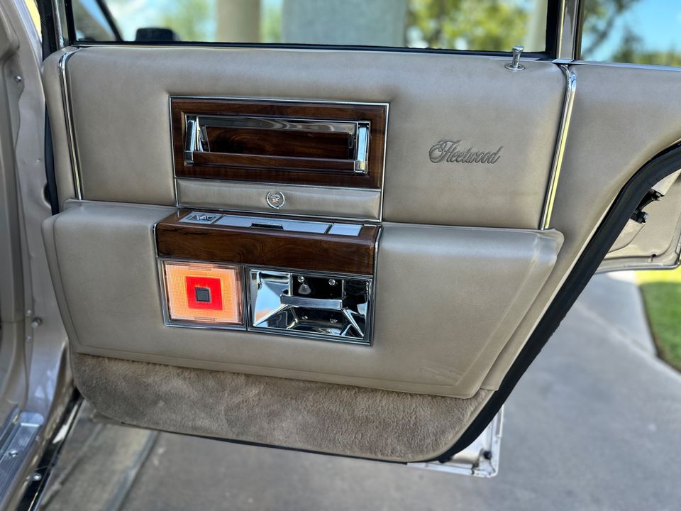 1986 Cadillac Fleetwood Brougham 5.0