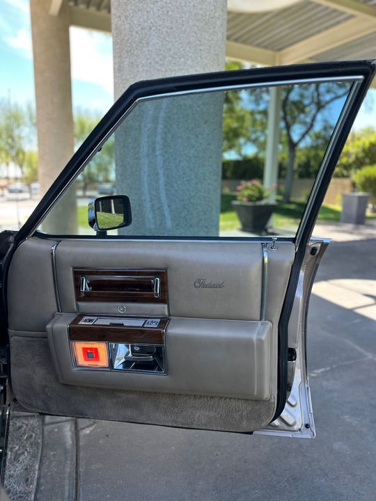 1986 Cadillac Fleetwood Brougham 5.0