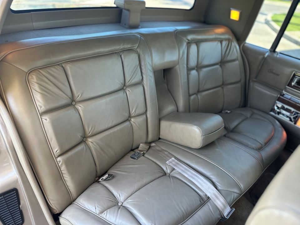1986 Cadillac Fleetwood Brougham 5.0