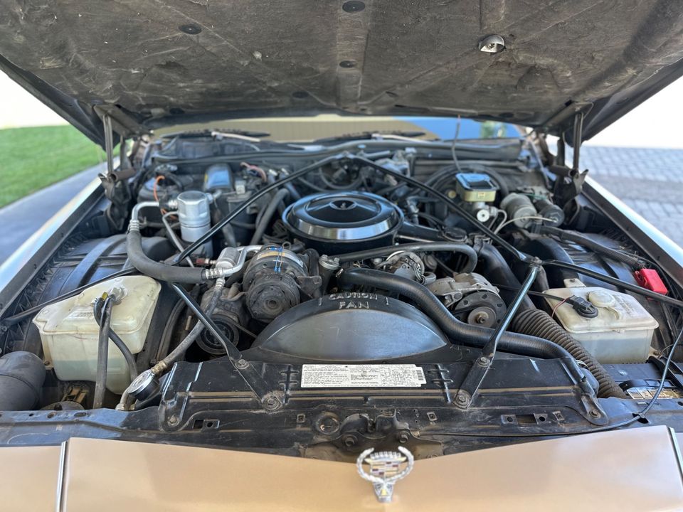 1986 Cadillac Fleetwood Brougham 5.0