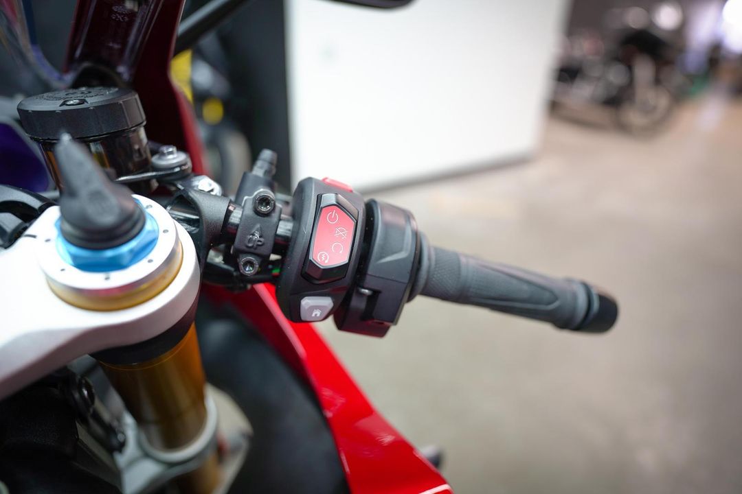 2022 Triumph Speed Triple 1200 RR