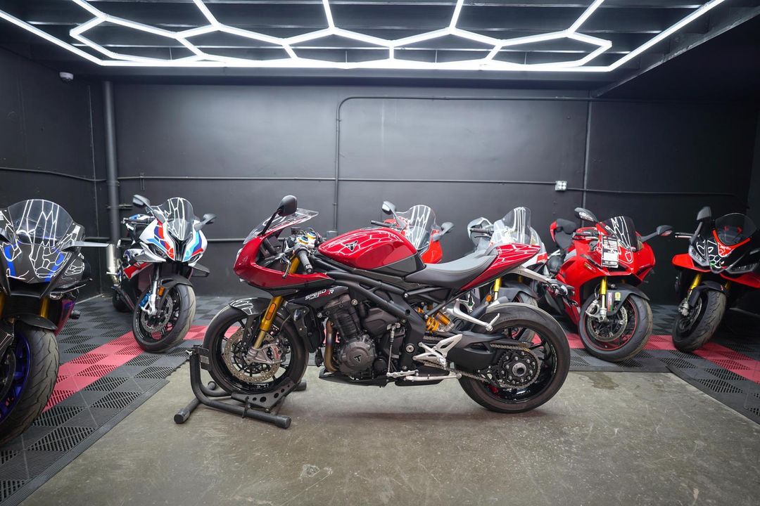 2022 Triumph Speed Triple 1200 RR