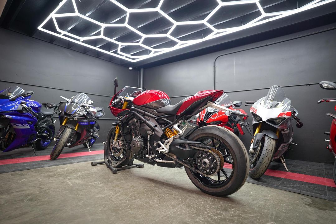 2022 Triumph Speed Triple 1200 RR