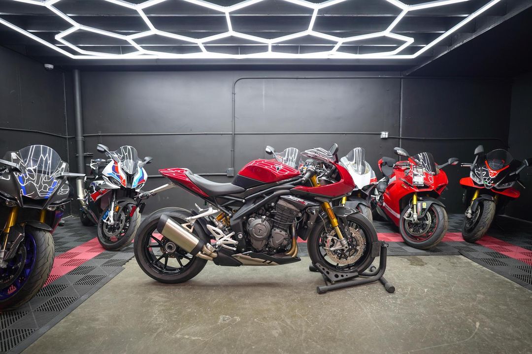 2022 Triumph Speed Triple 1200 RR