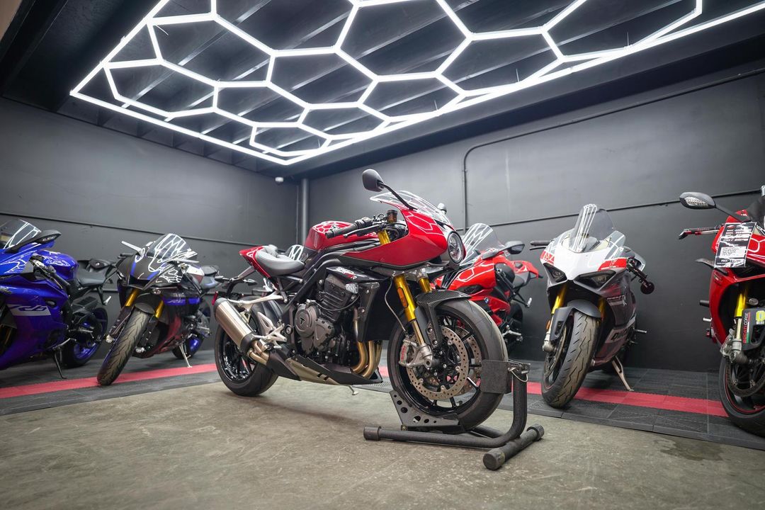 2022 Triumph Speed Triple 1200 RR