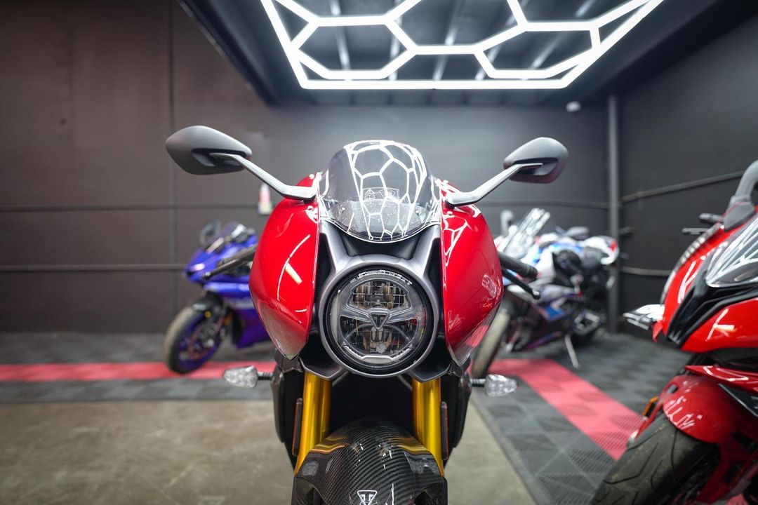 2022 Triumph Speed Triple 1200 RR