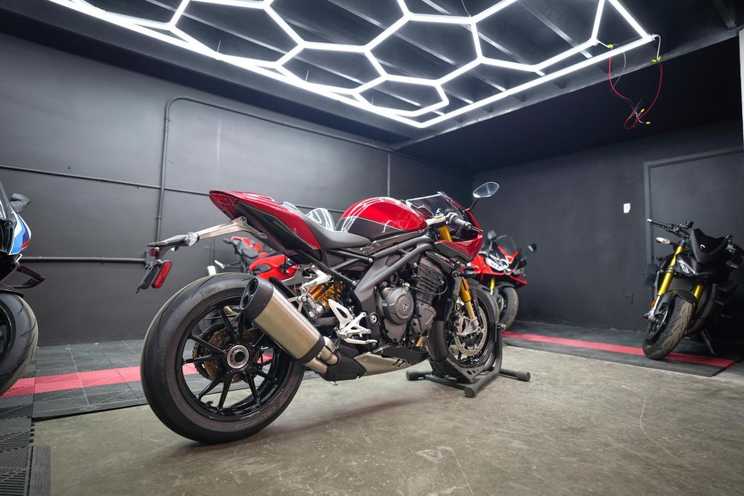 2022 Triumph Speed Triple 1200 RR