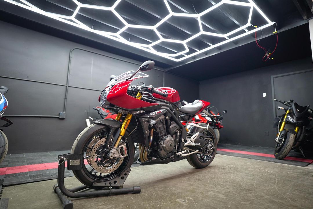 2022 Triumph Speed Triple 1200 RR