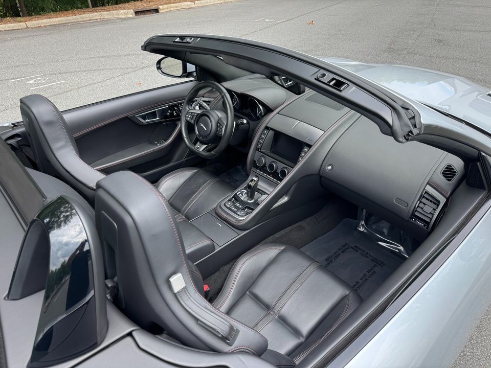 2017 Jaguar F-TYPE R