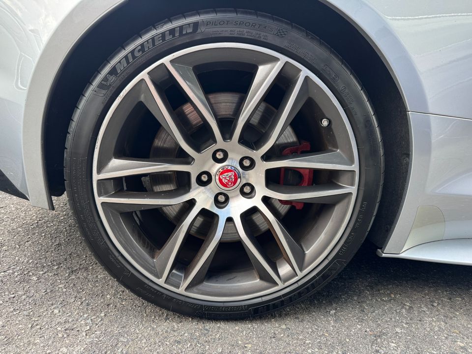 2017 Jaguar F-TYPE R