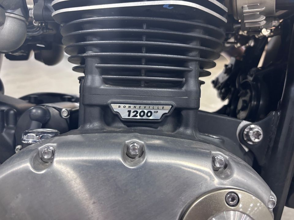 2016 TRUIMPH THRUXTON 1200R