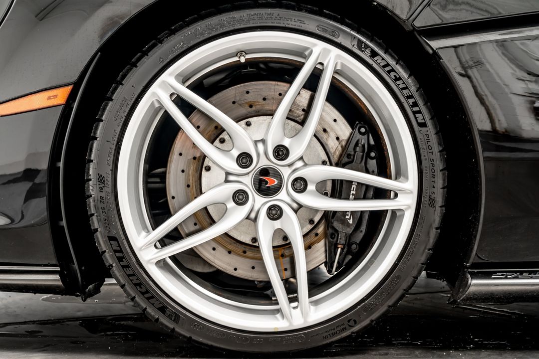 2017 McLaren 570GT