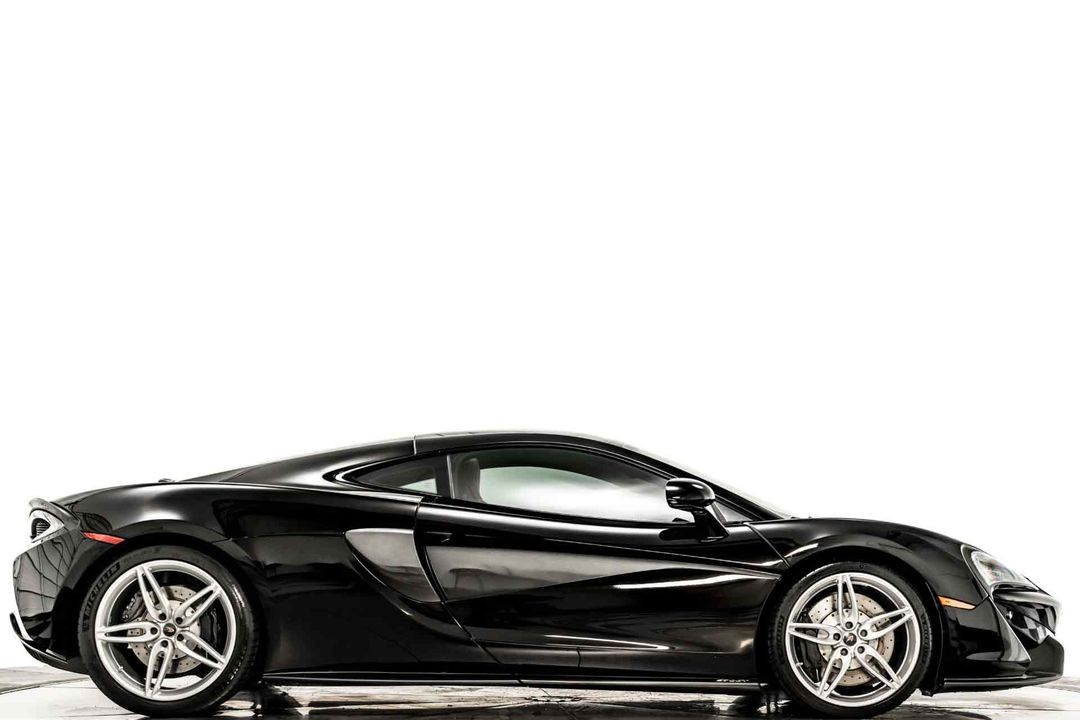 2017 McLaren 570GT