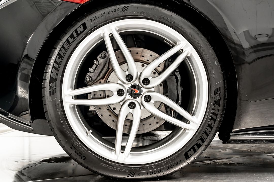 2017 McLaren 570GT
