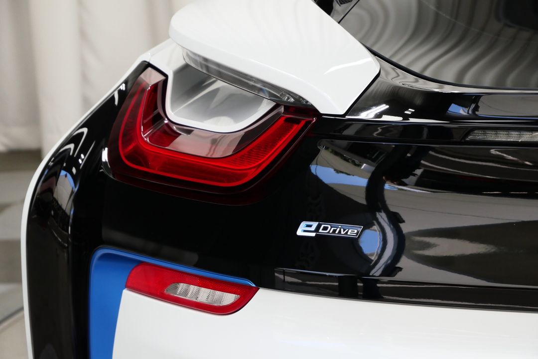 2016 BMW i8